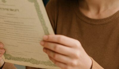 Qualquer pessoa pode pedir certidão de óbito?